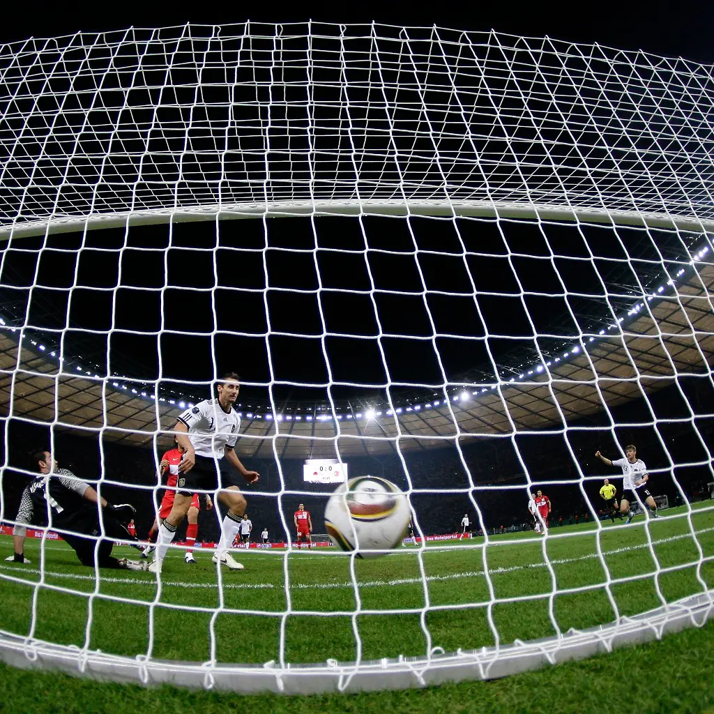 2010-10-08T201854Z-01-TOB21-RTRMDNP-3-SOCCER-EURO-JPG66705551225492105