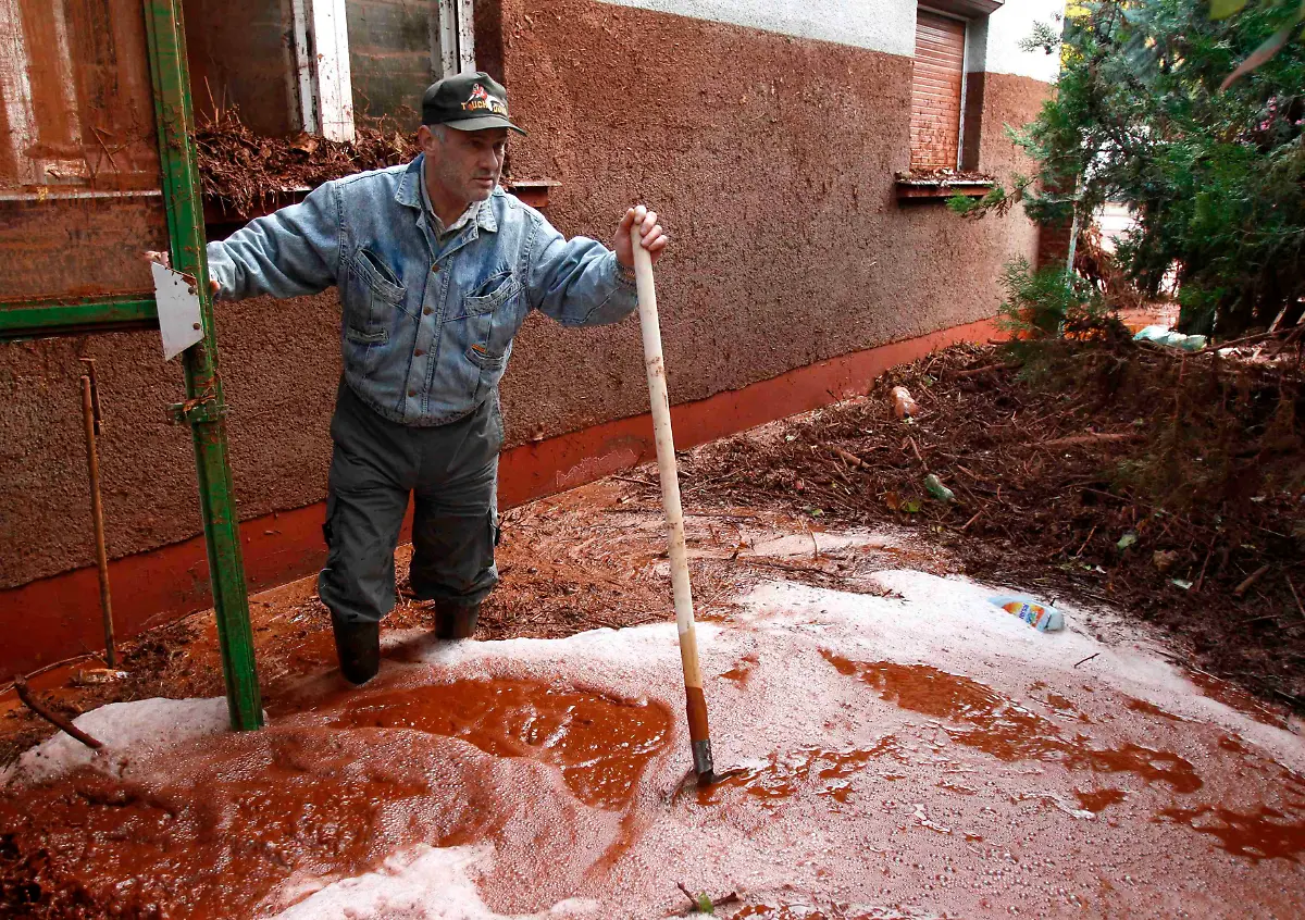 2010-10-05T084132Z-01-BUD11-RTRMDNP-3-HUNGARY-SPILL-JPG1505745888820400131