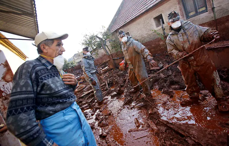 Hungary-Sludge-Flood-XDB103-jpg1162433397525491698