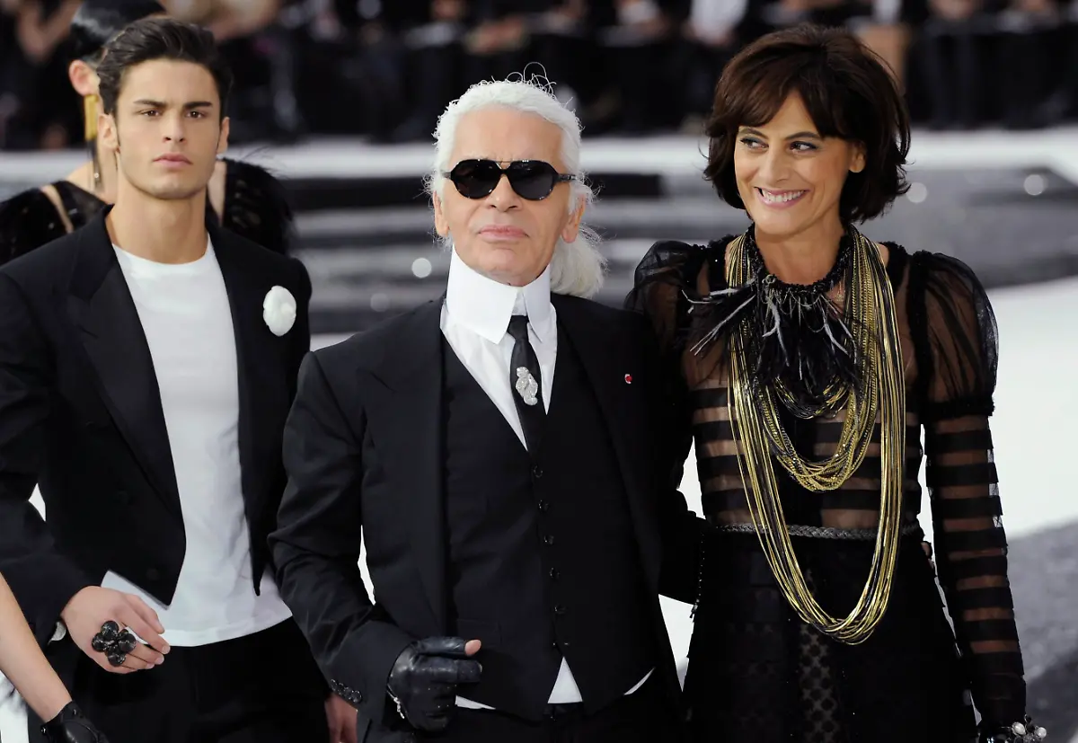 2010-10-05T111718Z-01-GFM06-RTRMDNP-3-FRANCE-FASHION-JPG4794913941660621259