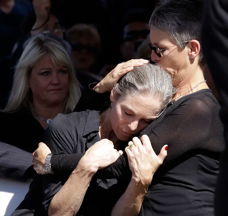 Tony-Curtis-Funeral-NVJJ106-jpg907299208272478911