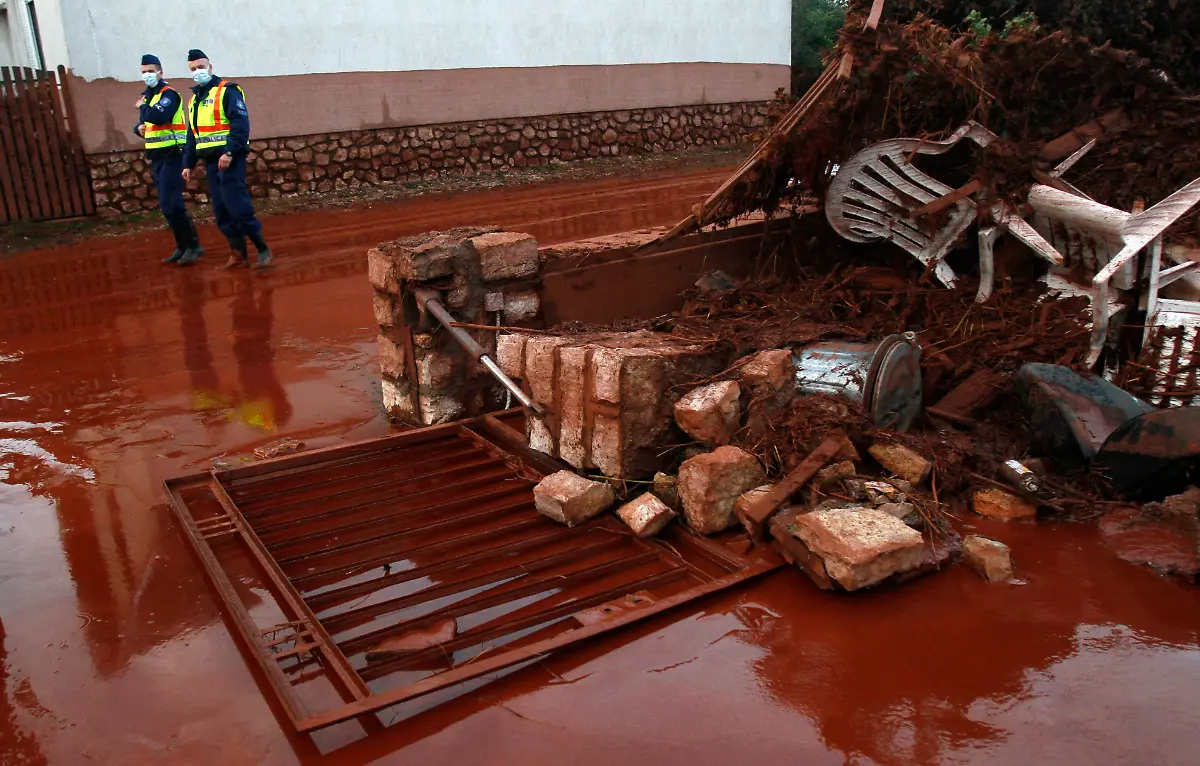 2010-10-05T074636Z-01-BUD02-RTRMDNP-3-HUNGARY-JPG6556019152453607672