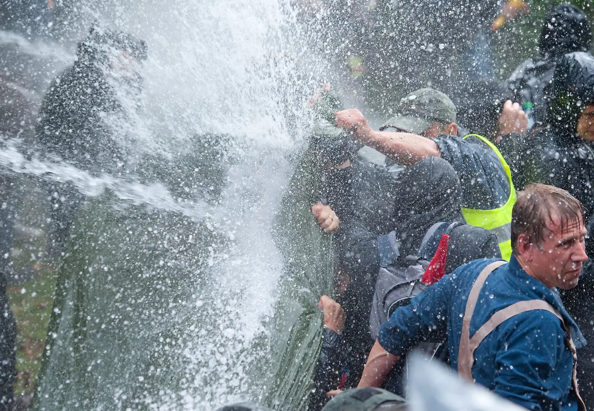 2tl32824-jpg6692607682029340483