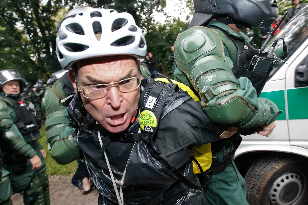 2010-09-30T150132Z-01-MDA37-RTRMDNP-3-GERMANY-JPG1296201194382834175