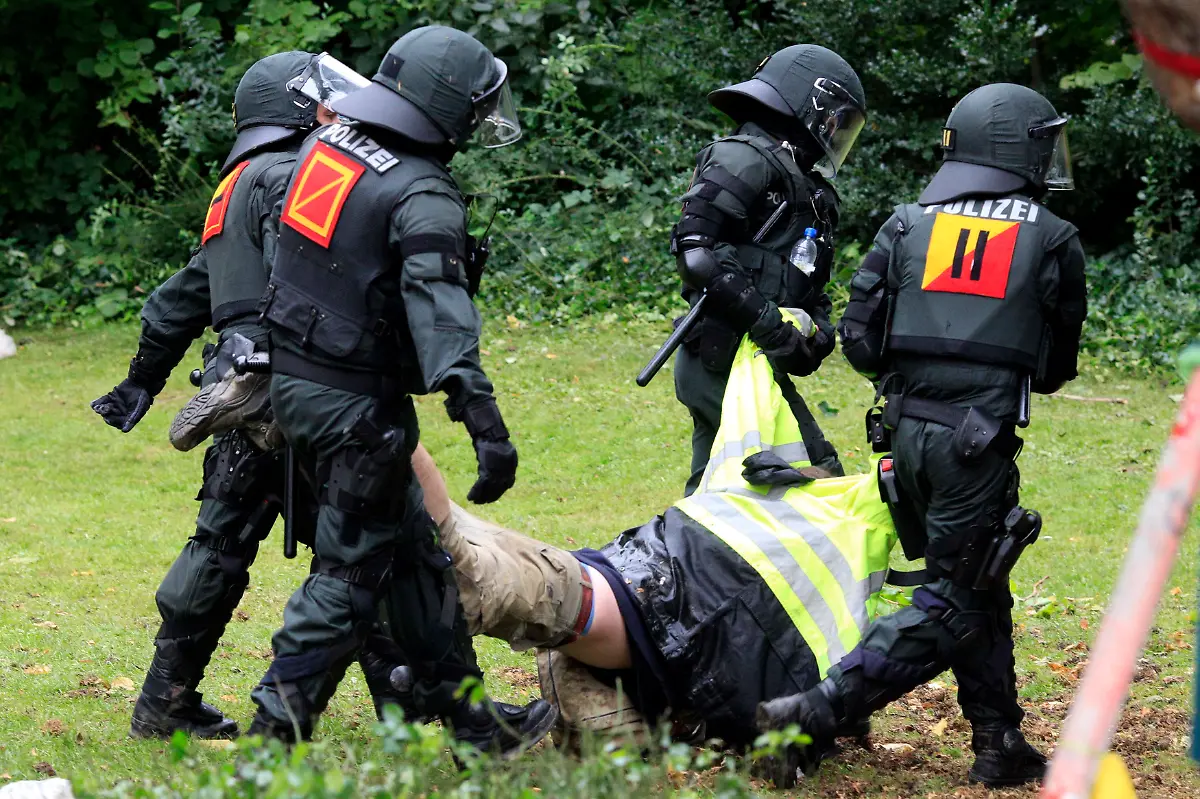 2010-09-30T151849Z-01-MDA42-RTRMDNP-3-GERMANY-JPG9189277979141172626