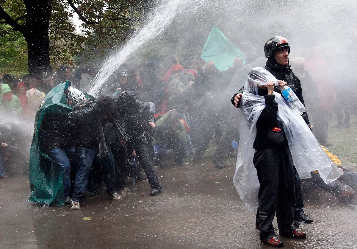 2010-09-30T152442Z-01-MDA40-RTRMDNP-3-GERMANY-JPG8407932319812013986