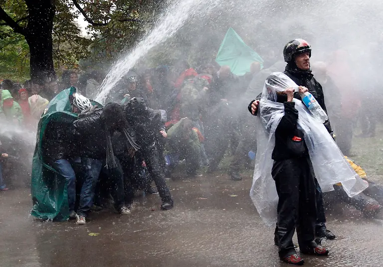 2010-09-30T152442Z-01-MDA40-RTRMDNP-3-GERMANY-JPG8407932319812013986