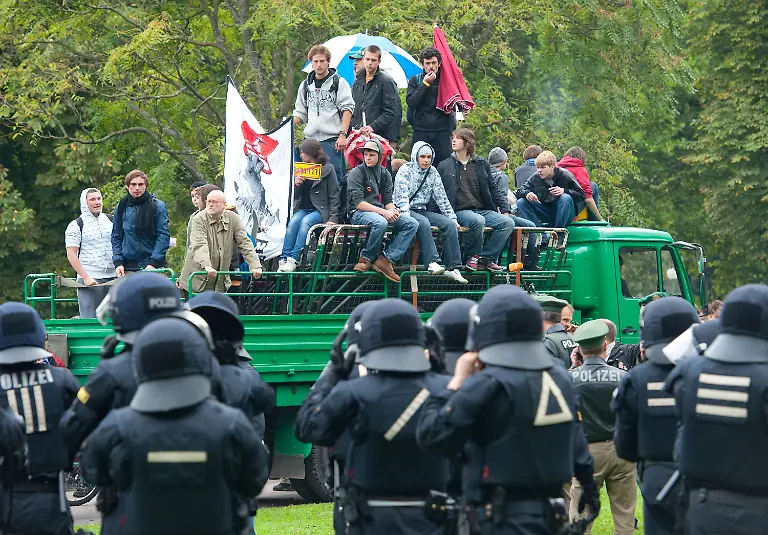 2tl32955-jpg5115402580578674633