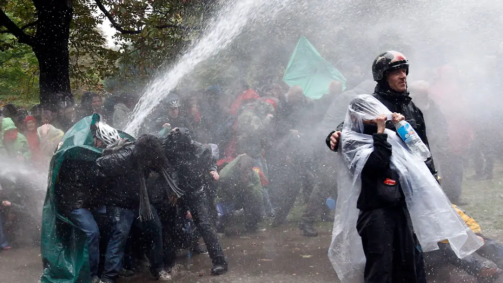 2010-09-30T152442Z-01-MDA40-RTRMDNP-3-GERMANY-JPG399736966502954027