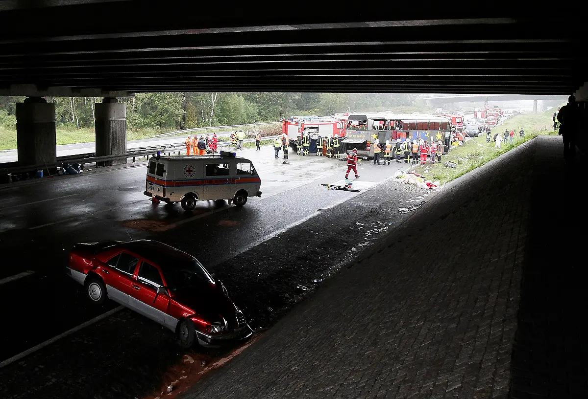 2010-09-26T135210Z-01-AA62-RTRMDNP-3-GERMANY-ACCIDENT-JPG6884922194020954156