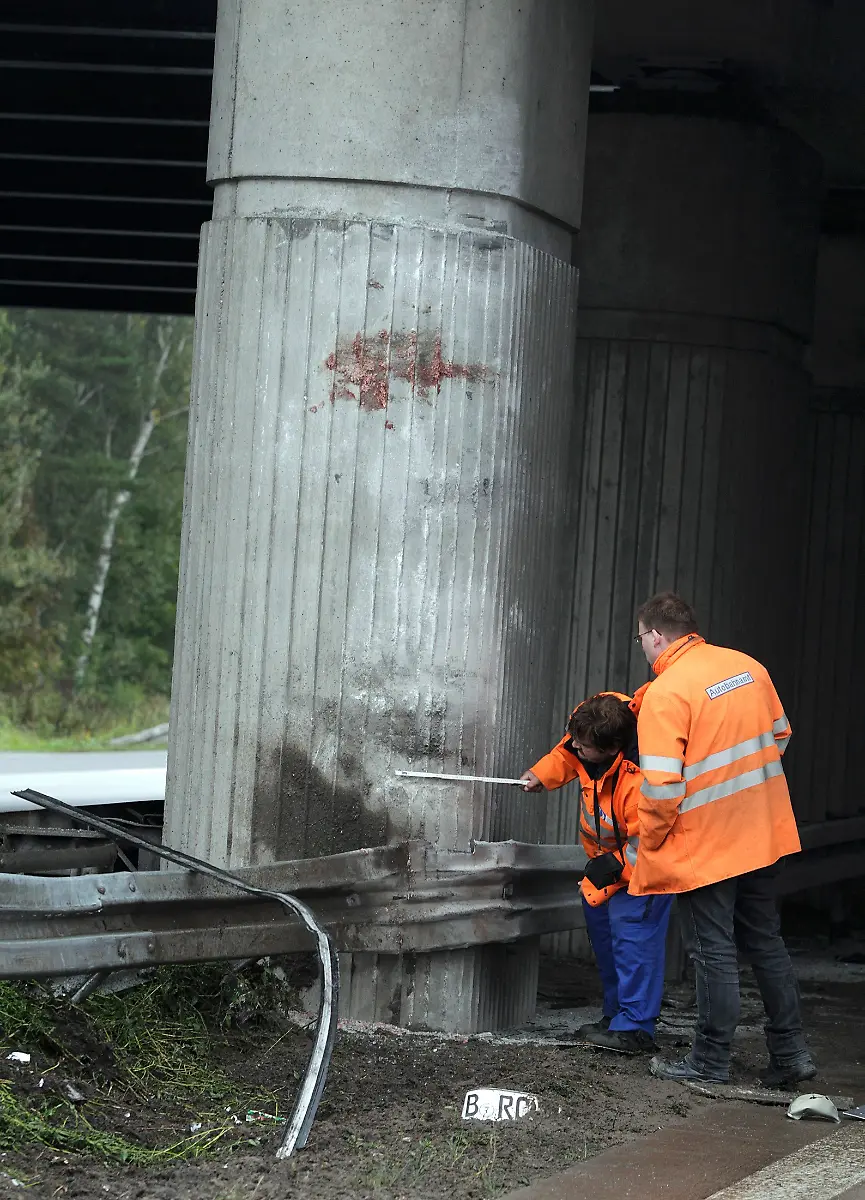 2010-09-26T134310Z-01-AA61-RTRMDNP-3-GERMANY-ACCIDENT-JPG6861759975296460518