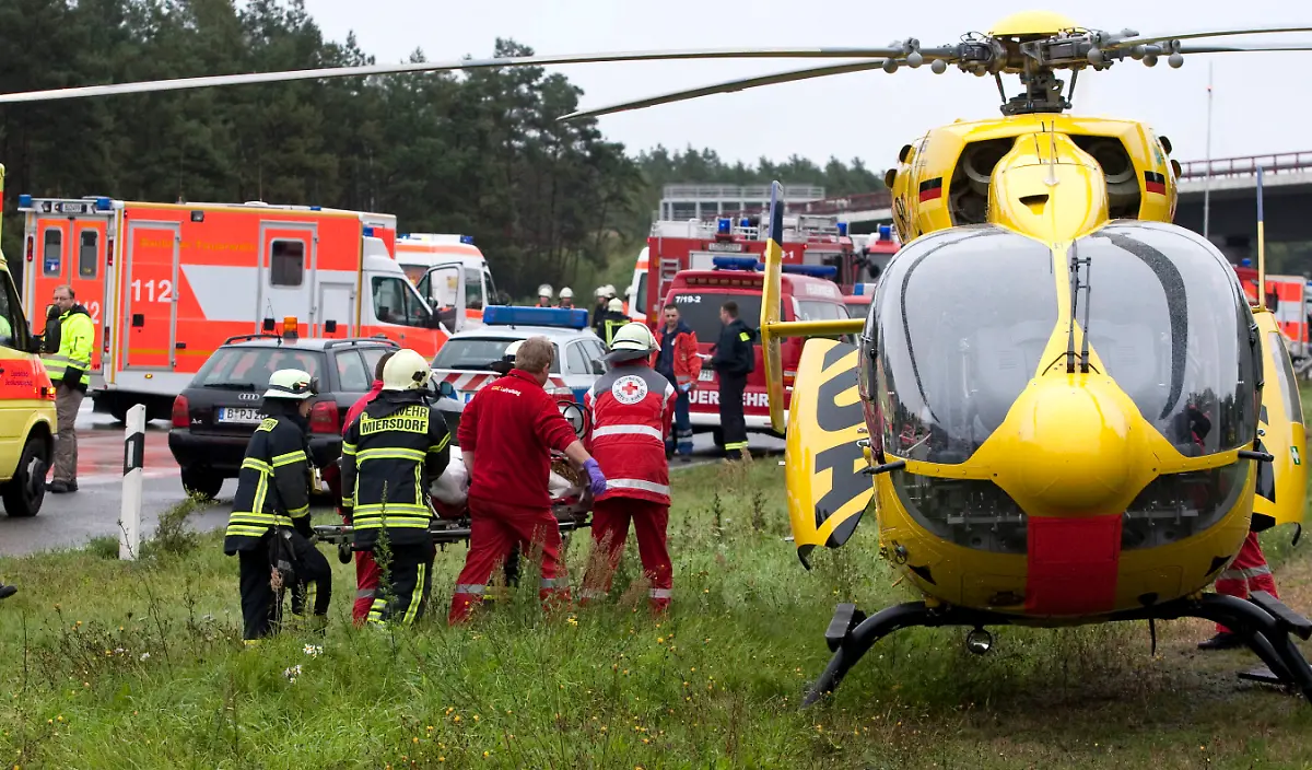 APTOPIX-Germany-Bus-Crash-LGL105-jpg2633673380713844099