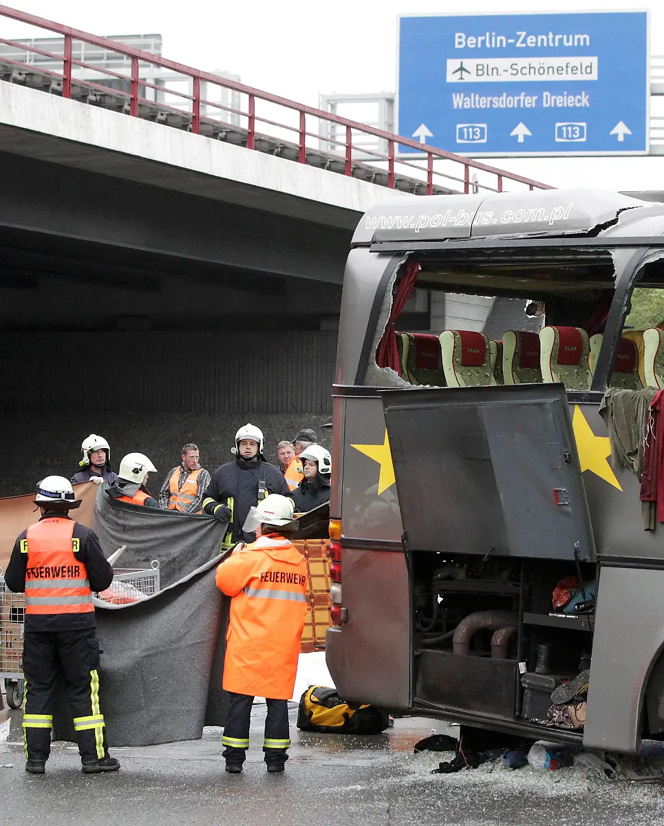 2010-09-26T122339Z-01-AA53-RTRMDNP-3-GERMANY-ACCIDENT-JPG8608355376636211384