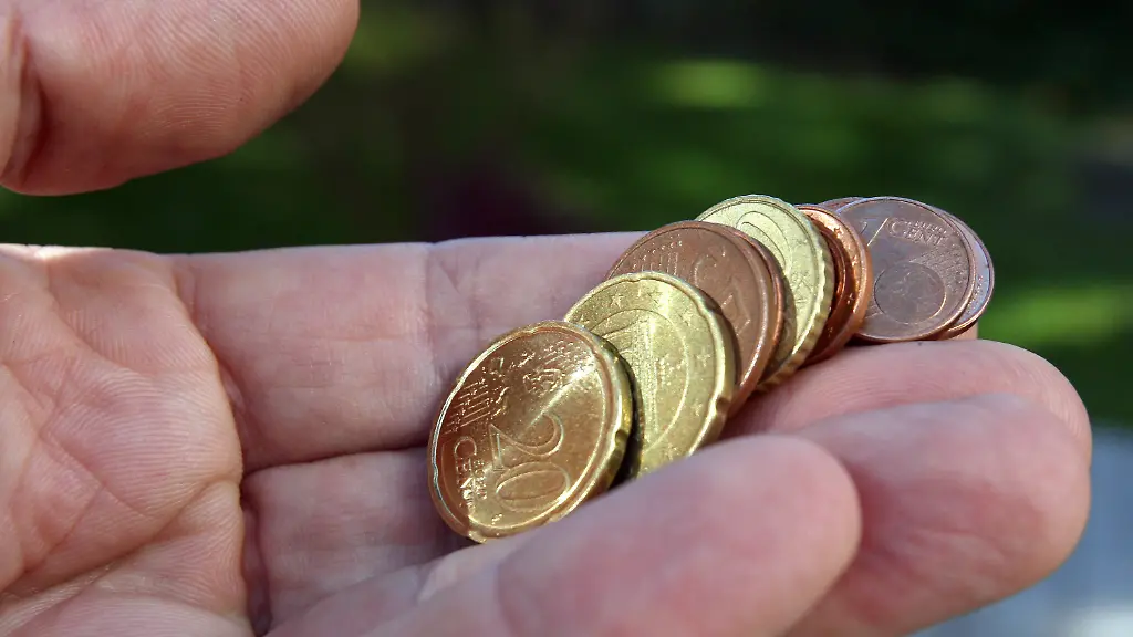 2tf02227-jpg2377798375209119066