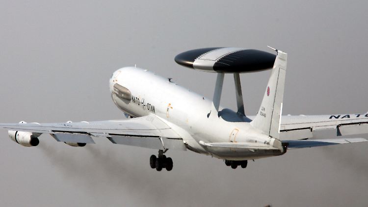 Bleiben lange in der Luft und überblicken alles: AWACS-Maschinen.