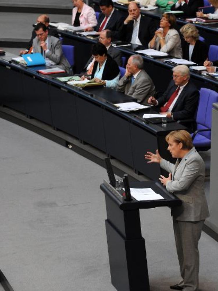 Kanzlerin Merkel bei ihrer Rede vor dem Bundestag.