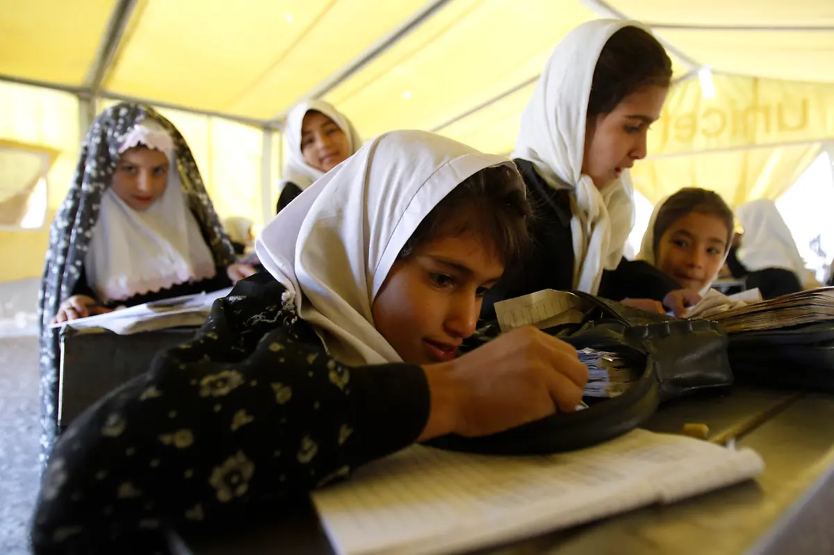 2010-09-20T062022Z-01-HER03-RTRMDNP-3-AFGHANISTAN-JPG5090189253126305774