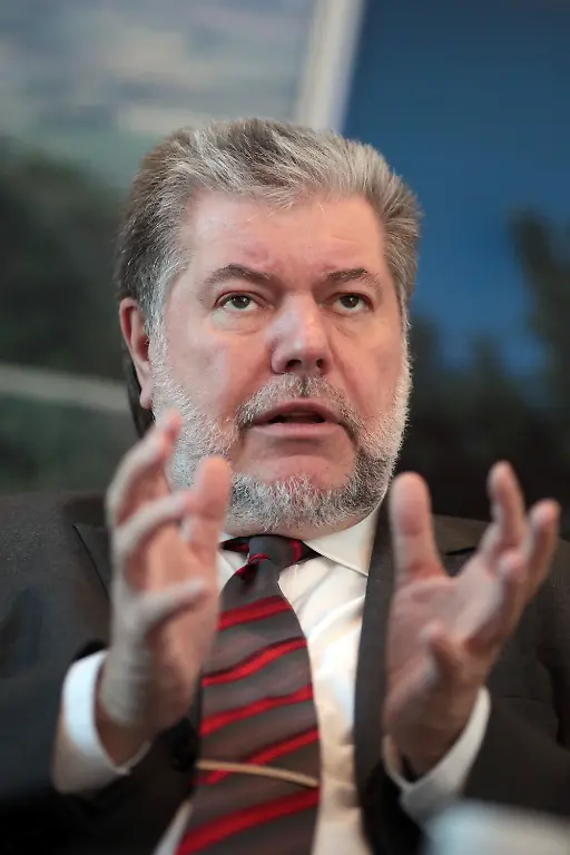 2tcb5638-jpg2381616934789094299