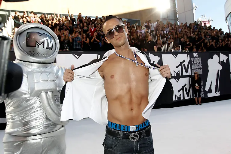 MTV-Video-Music-Awards-Arrivals-CADC212-jpg6090679600895327955