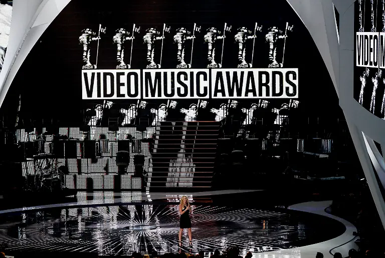 MTV-Video-Music-Awards-Show-CADC153-jpg4977304284421576921