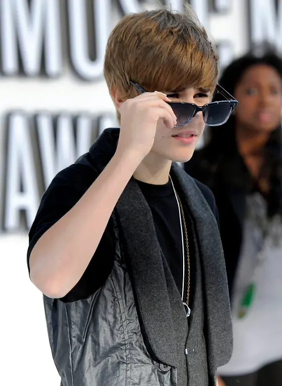MTV-Video-Music-Awards-Arrivals-CASH151-jpg4498304912442998571