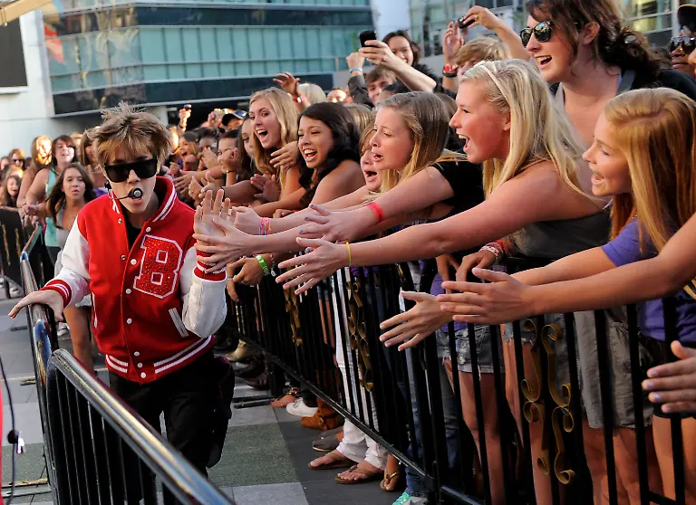 MTV-Video-Music-Awards-Show-CADC151-jpg4544405523918377231