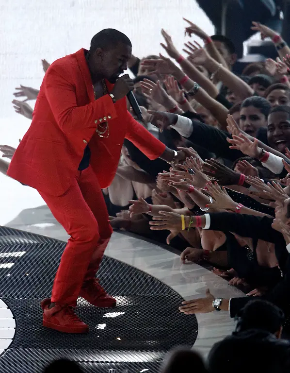 MTV-Video-Music-Awards-Show-CASH261-jpg1823536787866139381