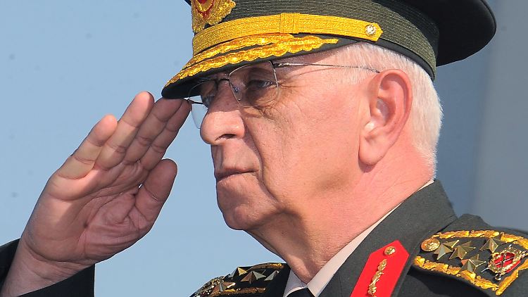 Kapitulation oder Zuspitzung des Machtkampfs? General Kosaner tritt ab.