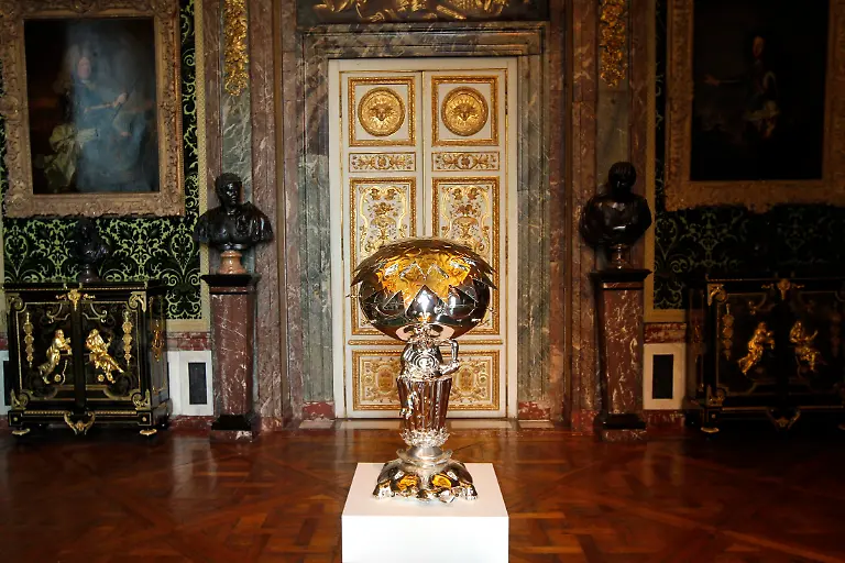 2010-09-09T140821Z-01-BTE508-RTRMDNP-3-FRANCE-MURAKAMI-JPG1550781329257954465