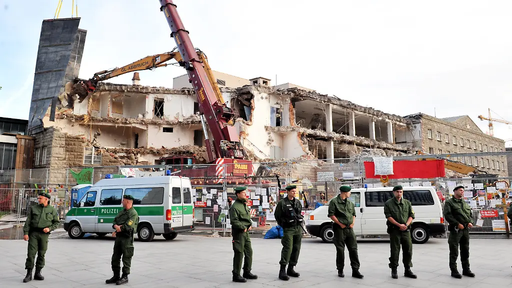 2t575342-jpg1715899047637832309