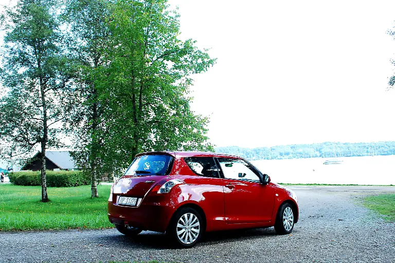 Suzuki-Swift-01-09-2010-14-27-57
