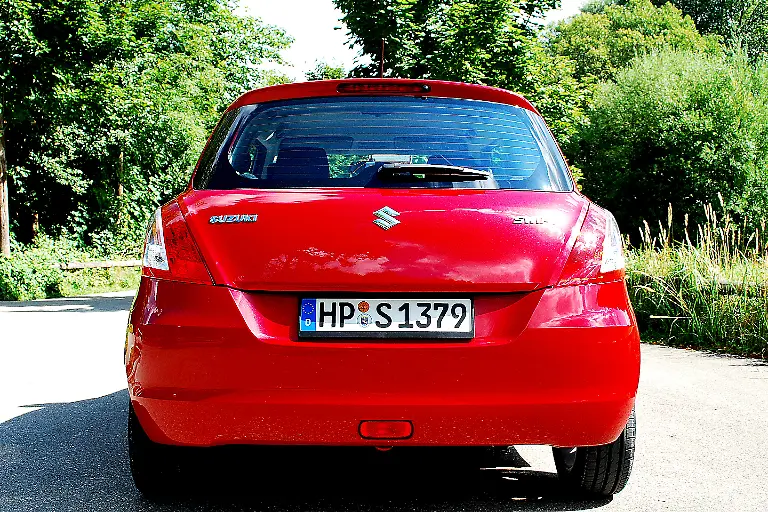 Suzuki-Swift-01-09-2010-14-20-08