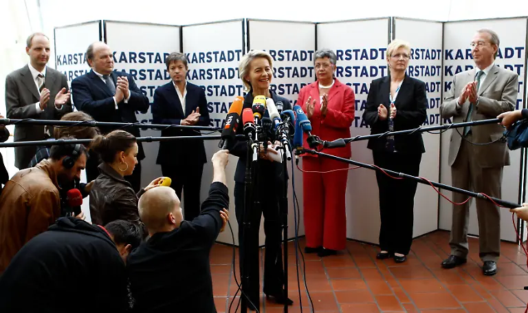 2010-09-03T115054Z-01-BER115-RTRMDNP-3-KARSTADT-GERMANY-BERGGRUEN-JPG6551882490178163664