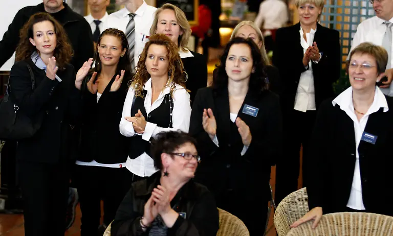 2010-09-03T115018Z-01-FAB114-RTRMDNP-3-KARSTADT-GERMANY-BERGGRUEN-JPG7701759445810922344