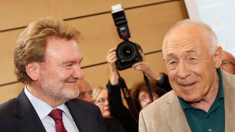 Bahnvorstand Kefer (l.) mit Schlichter Geißler.