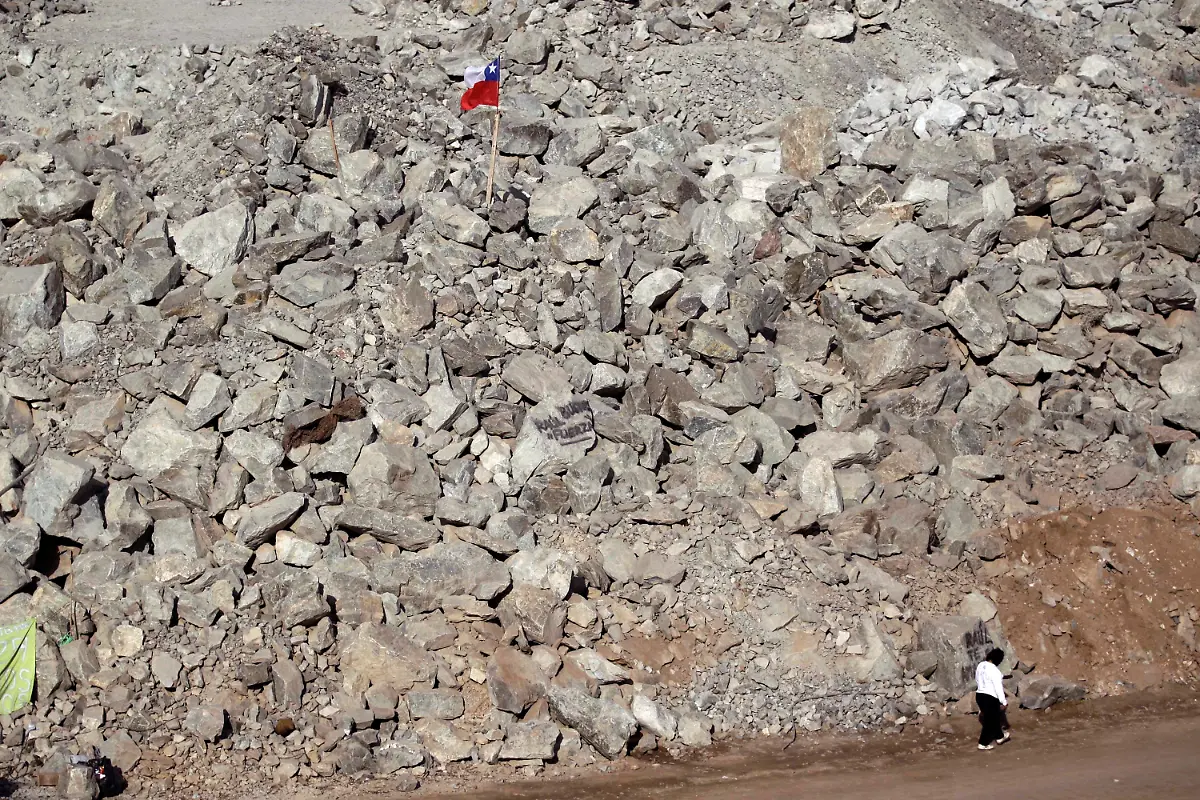 Chile-Mine-Collapse-XRC104-jpg3313674498209087884