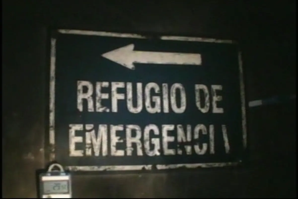 2010-08-28T001714Z-01-STG117-RTRMDNP-3-CHILE-MINE-ACCIDENT-JPG5448424094791182683