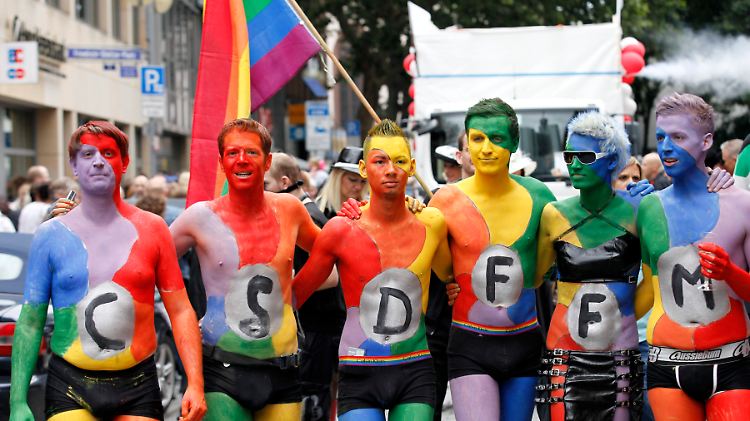 Teilnehmer der Parade in Frankfurt am Main.