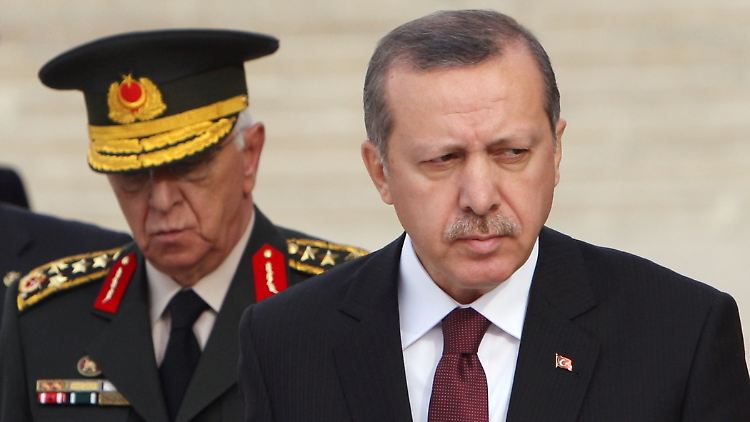 Kosaner und Erdogan am 30. November 2010 bei einer Veranstaltung am Mausoleum von Staatsgründer Kemal Atatürk in Ankara.