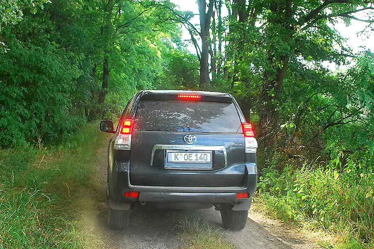 Toyota-Land-Cruiser-18-07-2010-18-33-34