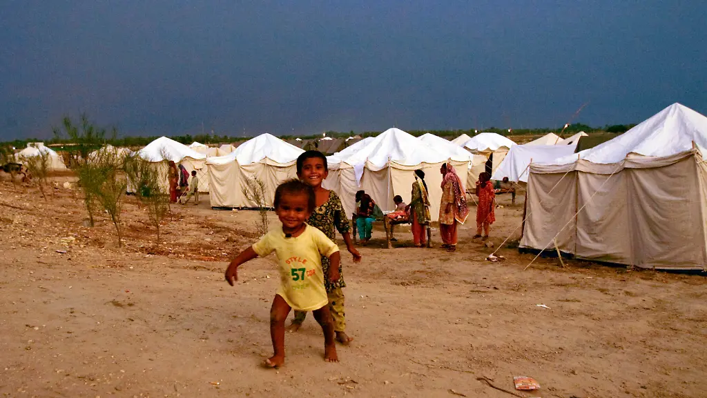 Pakistan-Floods-XSA107-jpg8168102708742527535