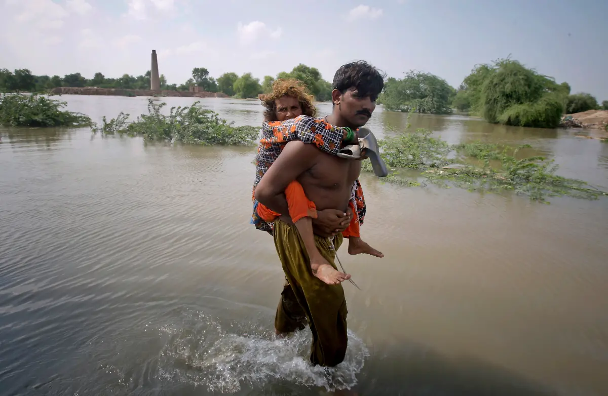 Pakistan-Floods-XKM101-jpg4379473920799674587