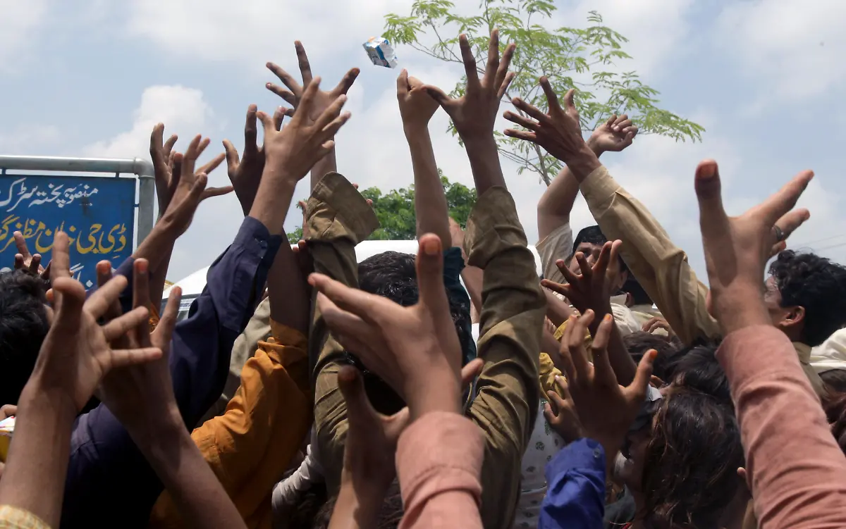 Pakistan-Floods-XKM104-jpg4644754383547648657