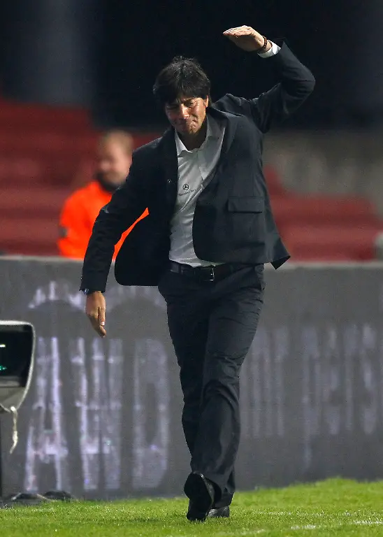 2010-08-11T195021Z-01-CHA108-RTRMDNP-3-SOCCER-JPG1134107069962485692