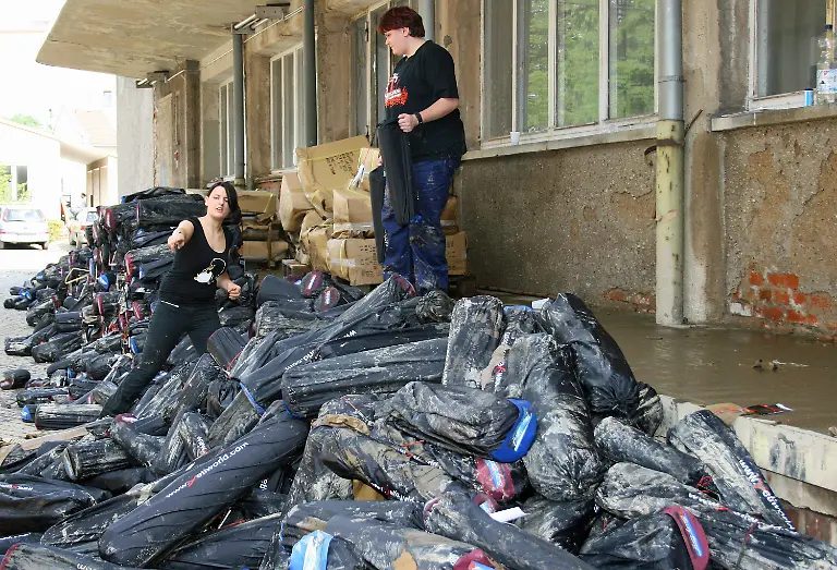 2snp4246-jpg1221159047788195583