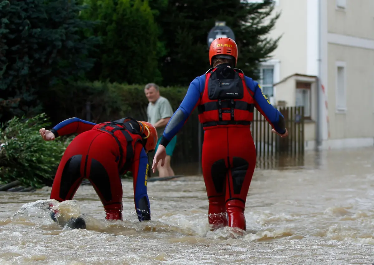2010-08-08T124415Z-01-TPE19-RTRMDNP-3-GERMANY-JPG3938952245854773616