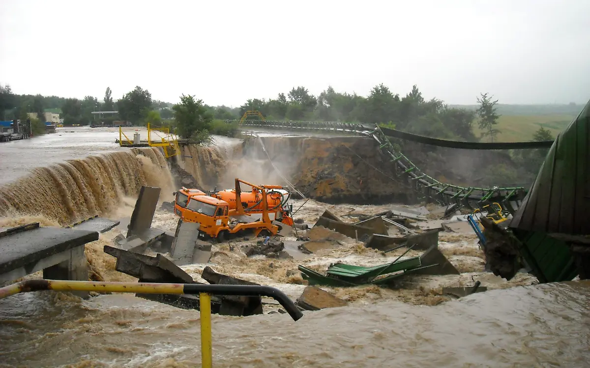 2slb5156-jpg4201971799443033495