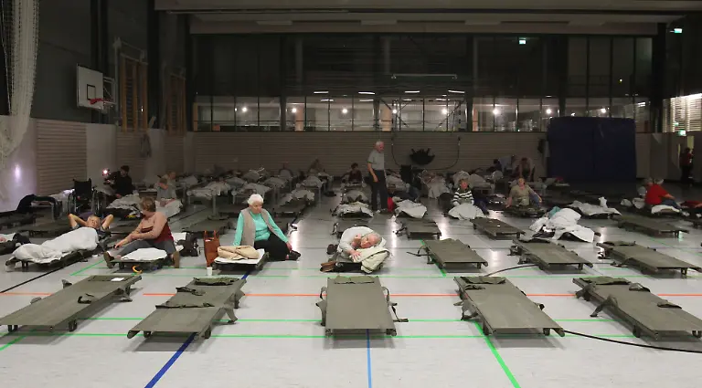 070810LEI208-BEX706-jpg5086777557493229356