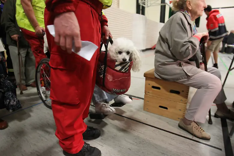 070810LEI210-BEX704-jpg5526330398102369166