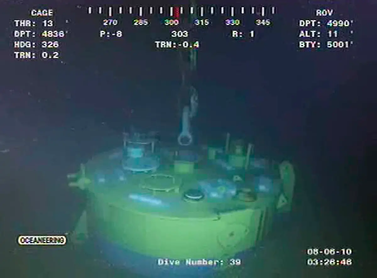 2010-08-06T083857Z-01-SIN801-RTRMDNP-3-OIL-SPILL-JPG4267170700690342297